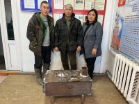 Cемья Малбай-оол из Чаа-Хольского района Тувы передала для земляков на СВО самозарядное ружье