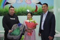 В Туве первым после боя курантов родился мальчик
