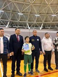 Школьные футбольные команды Бажын-Алаака, Аксы-Барлыка, Шагонара, Кызыла, Усть-Элегеста, Эйлиг-Хема представят Туву на сибирском финале