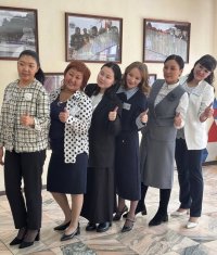 Учителем Года в Кызыле признана учитель иностранных языков Буянмаа Сарыглар