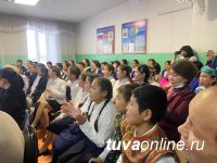 Сенатор Дина Оюн посетила Школу-интернат для детей с нарушениями слуха