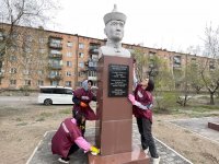 Коллектив Роспотребнадзора Тувы отмыл мемориал Героев Кобдинского сражения