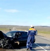 В Кызыле мотоцикл столкнулся с машиной и загорелся