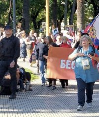 Более 200 участников собрало шествие “Бессмертного полка” в Буэнос-Айресе