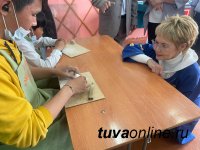 Сенатор Дина Оюн познакомилась с “Агальматолитовой комнатой” в школе Чаа-Хольского кожууна Тувы 