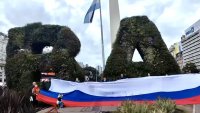 В Буэнос-Айресе 13-метровое полотнище российского флага развернули у главного символа города