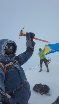 Альпинисты из Тувы успешно покорили Казбек и Эльбрус в сложных погодных условиях