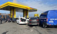 Жительница Тувы совершила столкновение с шестью автомашинами в очереди на заправке