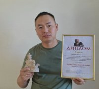 Победителем конкурса камнерезов в Туве стал Танаа-Херел Хунан, внук известного резчика по камню