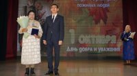 В Международный день пожилых людей наградили ветеранов Тувы