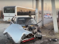 В Туве 19-летний водитель легковушки столкнулся с автобусом c пассажирами В Туве 19-летний водитель легковушки столкнулся с автобусом c пассажирами