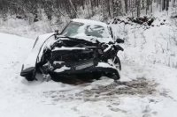 По дороге из Кызыла в Абакан Toyota Camry столкнулась с грузовиком