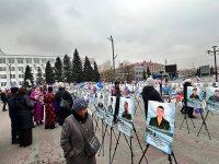 4 ноября на площади Арата в Кызыле была организована фотовыставка памяти героев СВО из Тувы