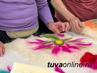 Мастерица из Алтая Айсура Таханова провела в Аргентине мастер-класс по валянию шерсти