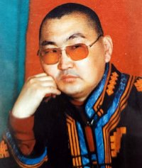 В Туве памяти просветителя и писателя Романа Лудупа (1963-2025), известного как Сундуй-башкы, посвятили видеофильм