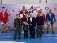 В Туве ко Дню самбо определили сильнейших самбистов республики 