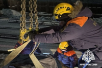 Житель Тувы оказался под грудой металла и погиб при погрузке автомобиля