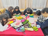 Выставка войлочных изделий ТувГУ прошла в гимназии Кызыла