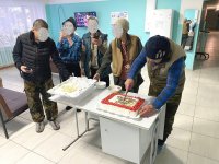 Совет молодежи МВД Тувы организовал новогодний праздник для маленьких пациентов Противотуберкулезного диспансера