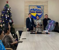 В Туве многодетным семьям вручили в подарок детские автомобильные кресла