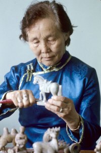 К 100-летию первой женщины-камнереза Тувы Раисы Аракчаа в музее открыта выставка ее работ