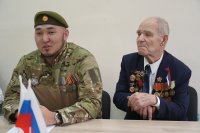 В Кызыле состоялась встреча школьников с фронтовиком и участником СВО