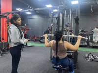 В Туве вдовам участников СВО провели мастер-класс в тренажерном зале