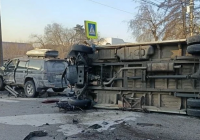 В Кызыле в ГАЗЕЛЬ с 10 пассажирами врезался внедорожник, трое пассажиров доставлены в больницу