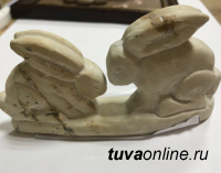 Школьники Тувы участвуют в Третьем конкурсе камнерезного искусства