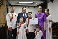 Минтруд разъяснил, как присваивают звание «Мать-героиня» и «Мать-героиня Республики Тыва»