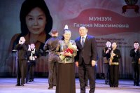 В честь Международного женского дня госнаградами отмечены отличившиеся жительницы Тувы