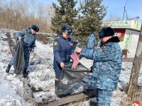 Судебные приставы Тувы приняли участие в экоакции «Всероссийский крымский субботник»