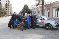 Фонд "Защитники Отечества" передал ветерану боевых действий из Тувы автомобиль с ручным управлением