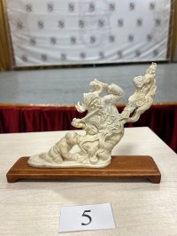 Лучшим косторезом Тувы стал Олчей Санчыт-оол