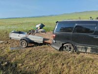 В Туве опрокинулся мини-вэн, пострадали 6 человек, в том числе 4 детей