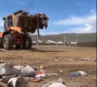В Кызыле тяжелой технике пришлось в течение 7 часов убирать устроенную жителями свалку