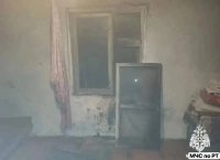 Пожарные спасли из горящего дома в Ак-Довураке его пьяного хозяина