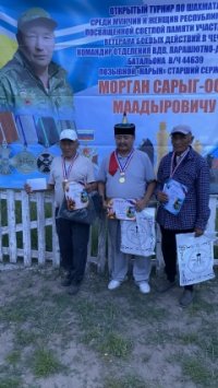 В селе Нарын на турнир памяти участника СВО Моргана Сарыг-оола собрались лучшие шахматисты Тувы, включая мастера ФИДЕ