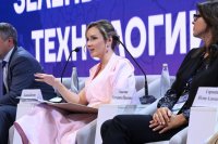 «Семьям рады»: Львова-Белова предложила распространить сертификат на скверы, парки и дворы
