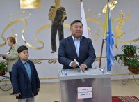 В первый день 3-дневного голосования в Туве в выборах приняло участие более половины избирателей