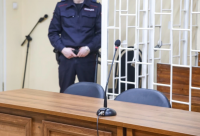 Девушка-курьер с розовыми волосами прилетела из Калининграда в Туву